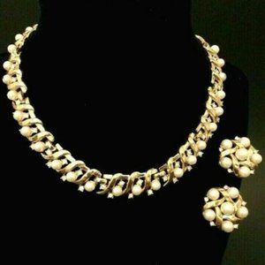 VINTAGE TRIFARI STONYBROOK SET OF NECKLACE EARRINGS PEARL CRYSTALS JEWELRY GOLD
